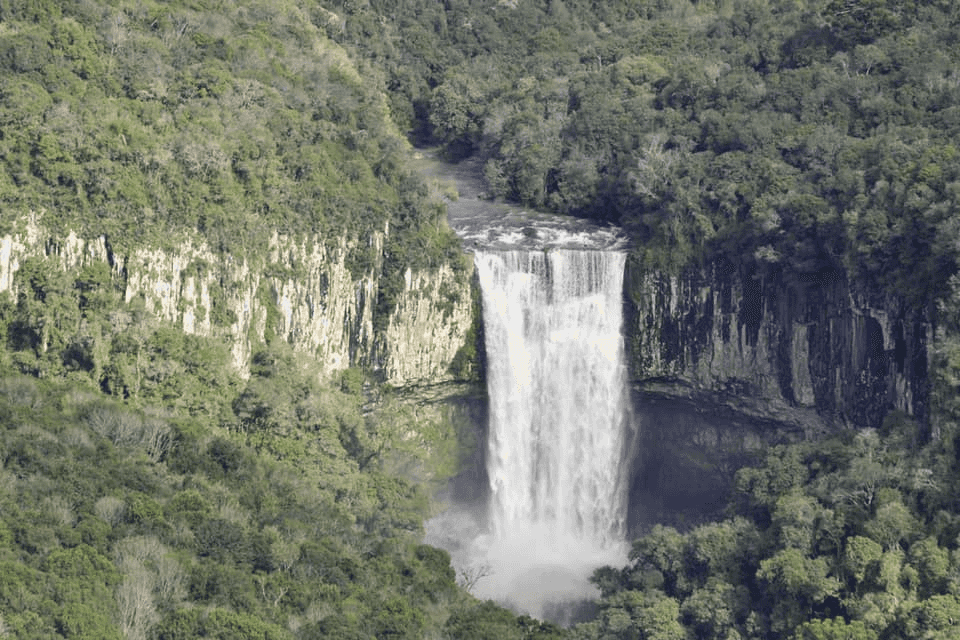 Paisagem da rota Caminhos de Pedra, Serra Gaúcha.