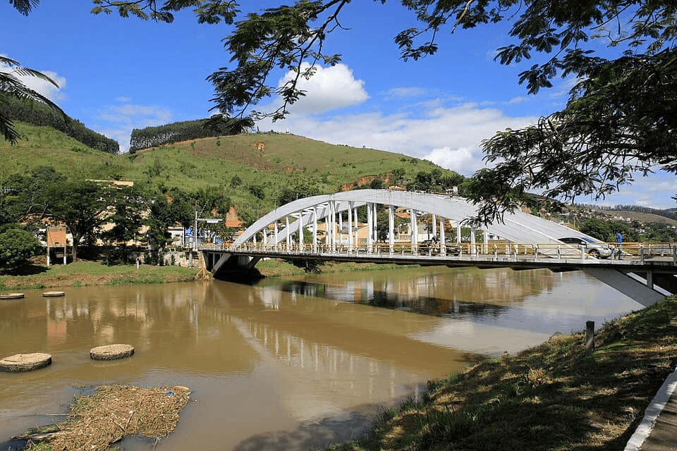 Paisagem da rota Rota dos Tropeiros (SP-68), Vale Histórico.