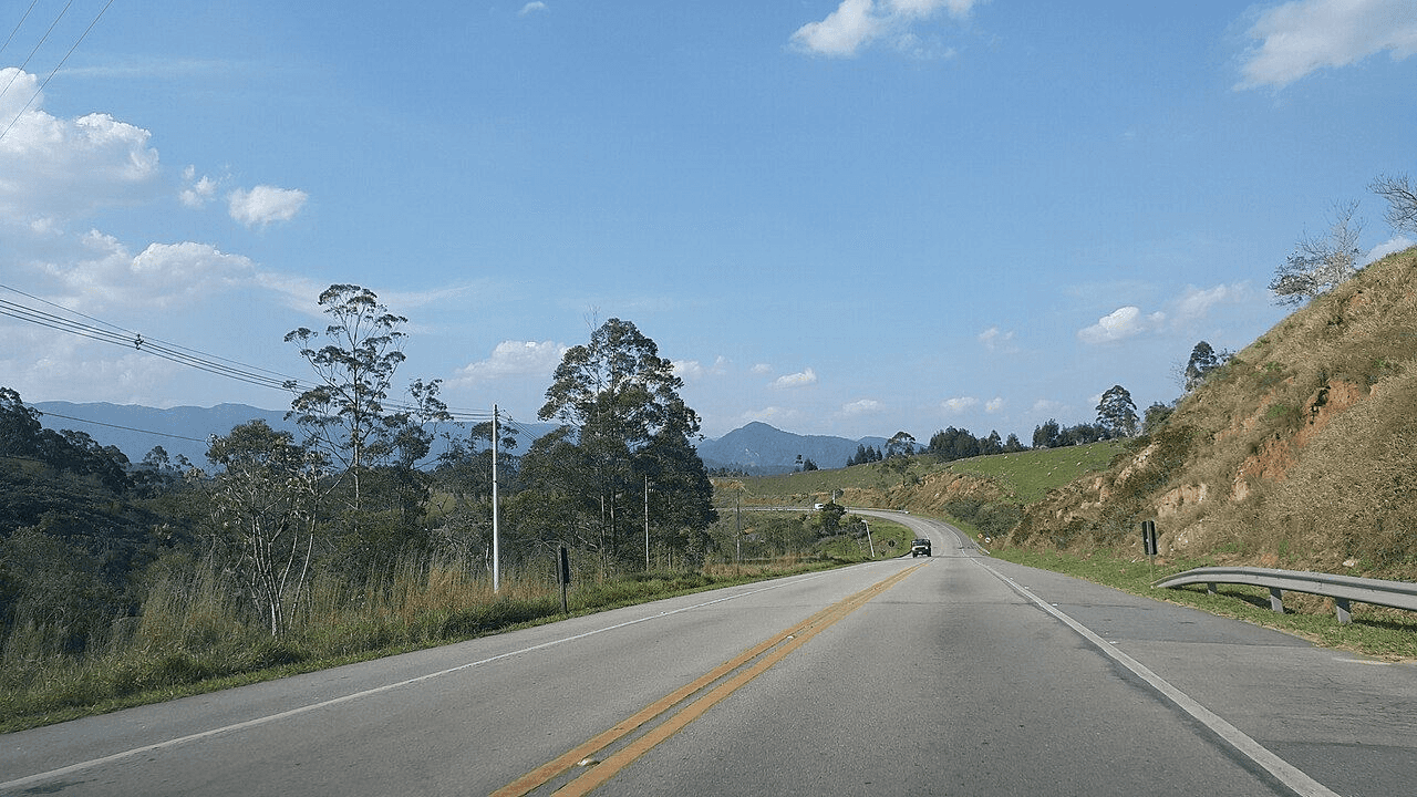 Paisagem da rota SP-123 até Campos do Jordão, Serra da Mantiqueira.